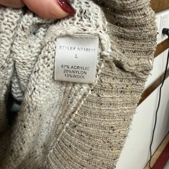 Bohme Gray and White Women's Sweater - Picture 3 of 4